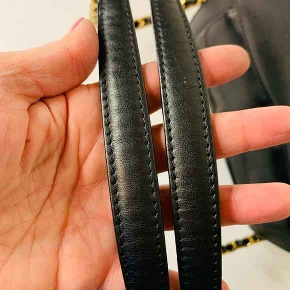 Stuart Weitzman Women’s Black Leather Pod Handbag/Crossbody Chanel like ! - Picture 12 of 16